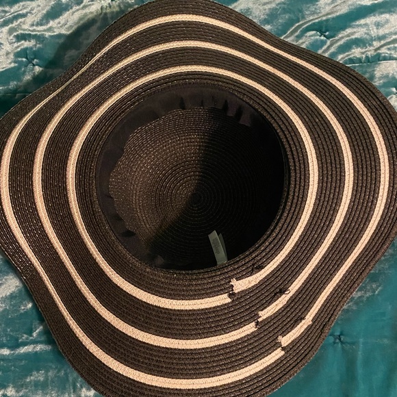 Floppy hat - Picture 2 of 2